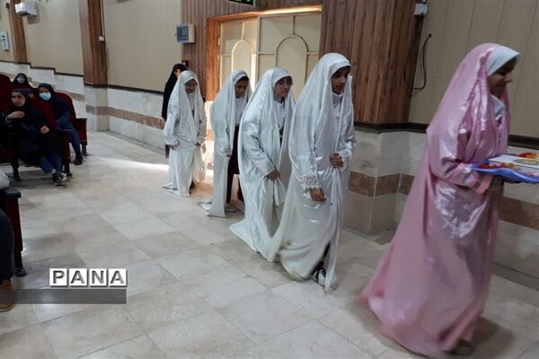 تجلیل از عوامل اجرایی مدرسه انقلاب در شادگان