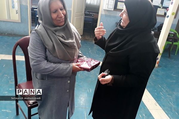 برگزاری کارگاه توجیهی چهارشنبه‌سوری ویژه آموزگاران در دبستان حضرت زهرا(س)‌۲ رودهن