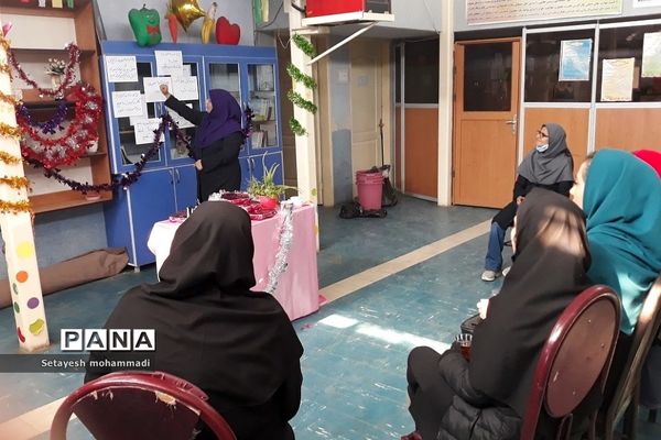 برگزاری کارگاه توجیهی چهارشنبه‌سوری ویژه آموزگاران در دبستان حضرت زهرا(س)‌۲ رودهن