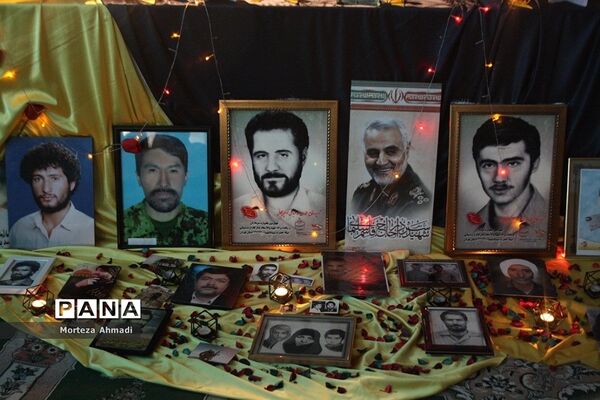 تجلیل از خانواده شهدا در دبستان شاهد لاله‌ها ناحیه یک شهرری