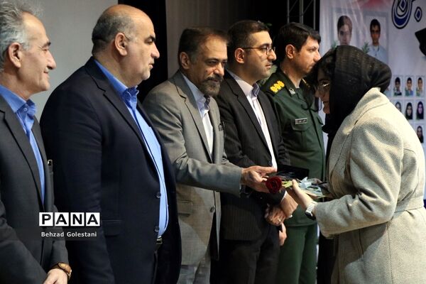 تجلیل از رتبه‌های برتر کنکور 1401 ارومیه