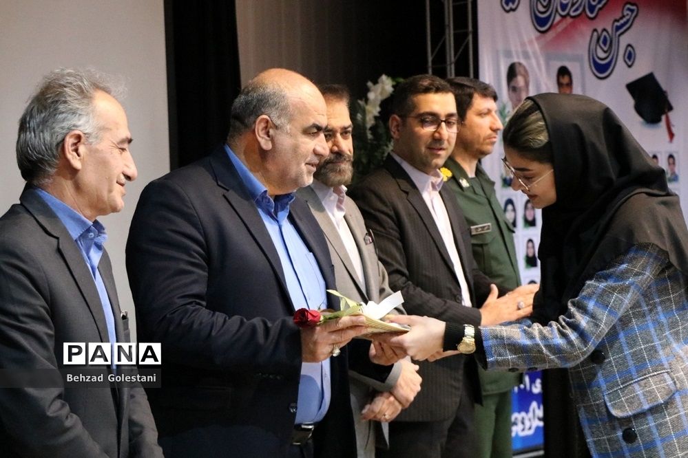 تجلیل از رتبه‌های برتر کنکور 1401 ارومیه