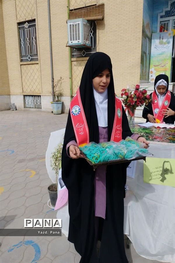 گرامیداشت یاد و خاطره شهدا در دبستان حاج یدالله پسران ناحیه یک یزد