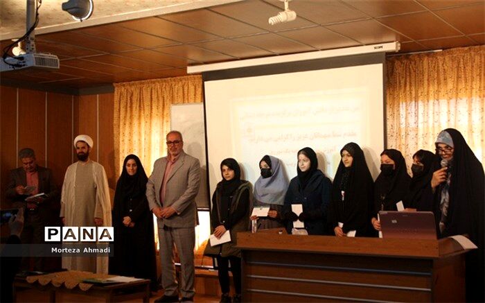 عمل به دستورات خداوند از مهم‌ترین ویژگی‌های  یک نوجوان سالم است