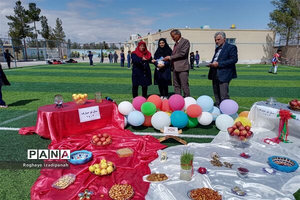 تقدیر از همکاران دبستان شهید منتظرقائم در آستانه سال نو