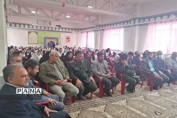 برگزاری مراسم بزرگداشت شهدا درمدارس ابرکوه