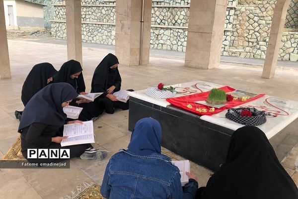 غبارروبی و عطر افشانی مزارشهدای گمنام توسط مدارس رودهن‌