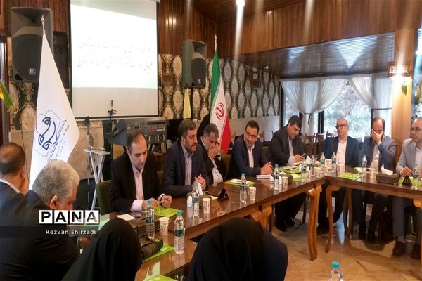 ششمین جلسه هم‌اندیشی  معاونان آموزش متوسطه مناطق شهر تهران به میزبانی منطقه۴