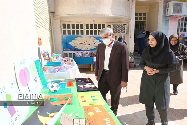 برگزاری بازارچه و نمایشگاه دست سازه‌های دانش‌آموزان دبیرستان دختران ایران