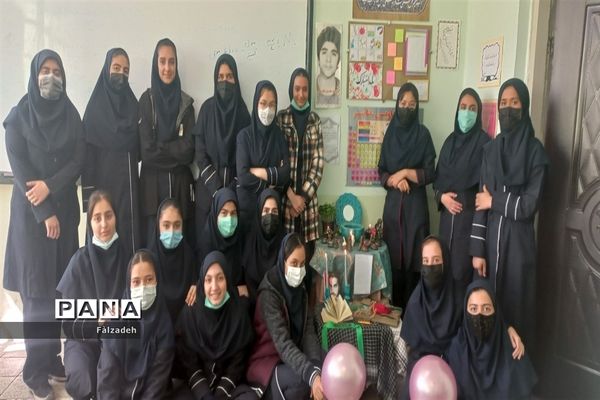 آخرین روز حضور در مدرسه با چیدن سفره هفت سین به اتمام رسید