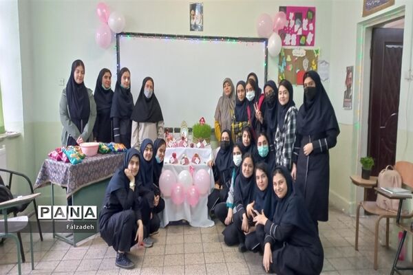 آخرین روز حضور در مدرسه با چیدن سفره هفت سین به اتمام رسید