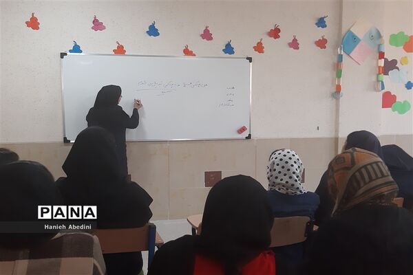 اعتکاف علمی تحصیلی دانش‌آموزان ناحیه سه شیراز