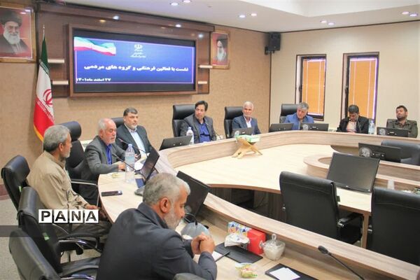 نشست مشترک فرماندار ابرکوه با جمعی از فعالان فرهنگی و گروه‌های مردمی