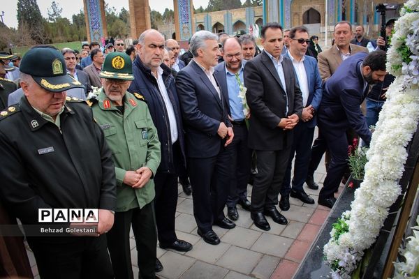 آیین غبارروبی مزار شهدا در ارومیه