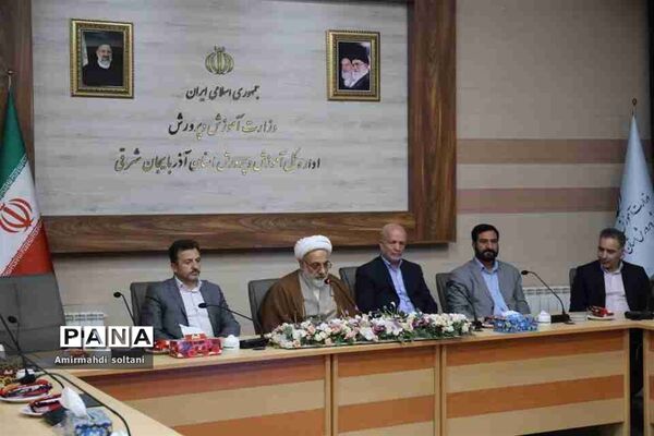 جلسه هماهنگی  آماده سازی هزار بسته معیشتی برای ماه مبارک رمضان