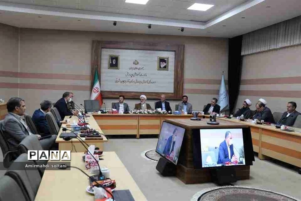 جلسه هماهنگی  آماده سازی هزار بسته معیشتی برای ماه مبارک رمضان