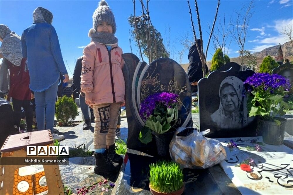 زیارت اهل قبور در پنجشنبه آخر سال در پاکدشت