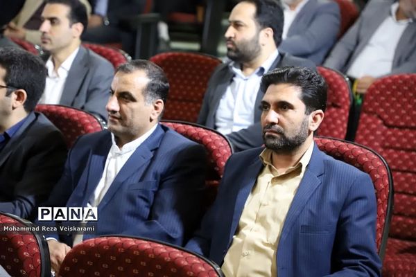 آخرین جلسه شورای اداری 1401 لرستان