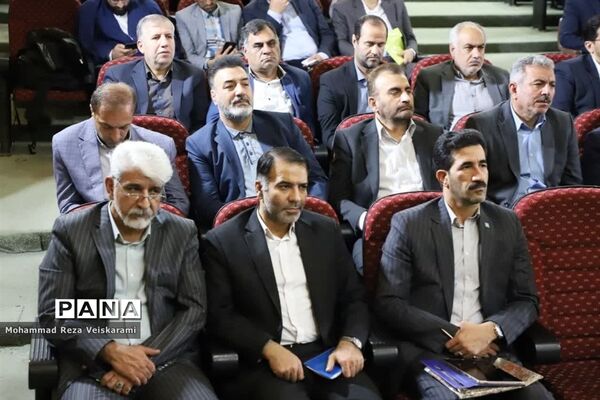 آخرین جلسه شورای اداری 1401 لرستان