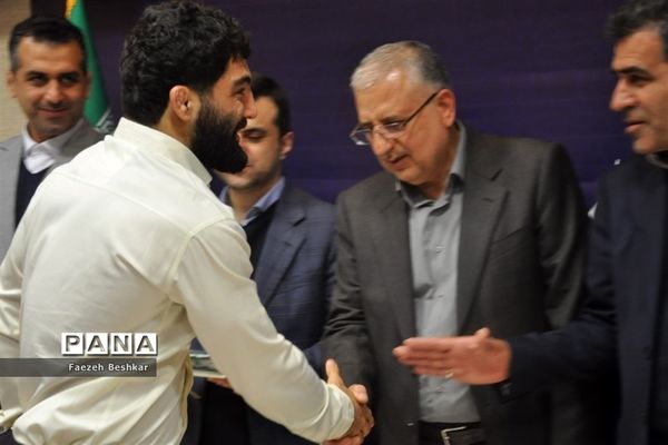 تجلیل و تقدیر از ورزشکاران مدال آور در ساری