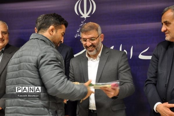 تجلیل و تقدیر از ورزشکاران مدال آور در ساری