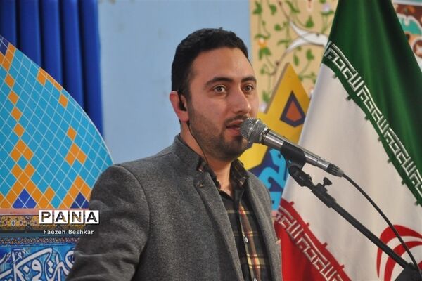 برپایی میز خدمت در مصلی امام خمینی (ره) شهرستان ساری