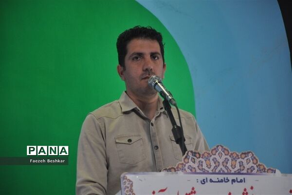 برپایی میز خدمت در مصلی امام خمینی (ره) شهرستان ساری