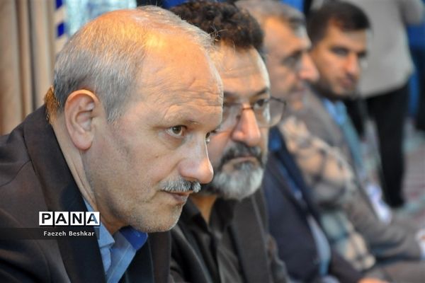 برپایی میز خدمت در مصلی امام خمینی (ره) شهرستان ساری