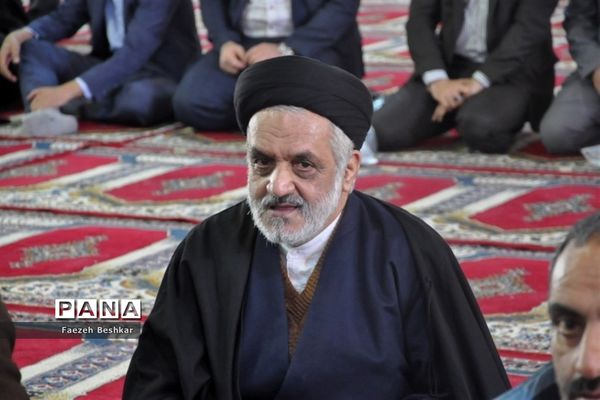 برپایی میز خدمت در مصلی امام خمینی (ره) شهرستان ساری