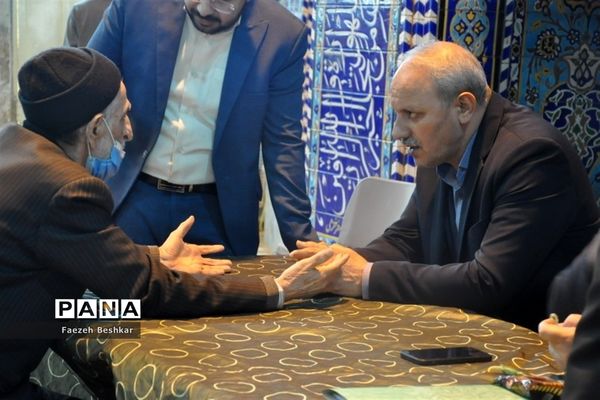 برپایی میز خدمت در مصلی امام خمینی (ره) شهرستان ساری