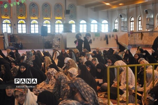 برپایی میز خدمت در مصلی امام خمینی (ره) شهرستان ساری