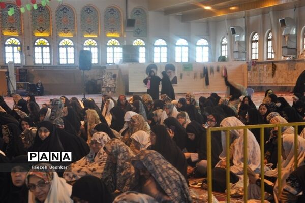 برپایی میز خدمت در مصلی امام خمینی (ره) شهرستان ساری