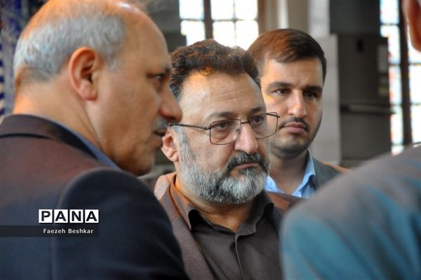 برپایی میز خدمت در مصلی امام خمینی (ره) شهرستان ساری