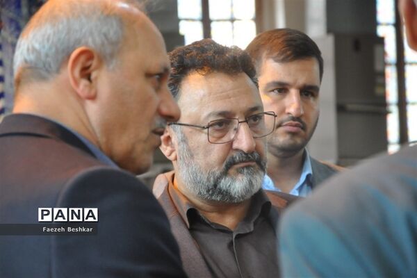 برپایی میز خدمت در مصلی امام خمینی (ره) شهرستان ساری