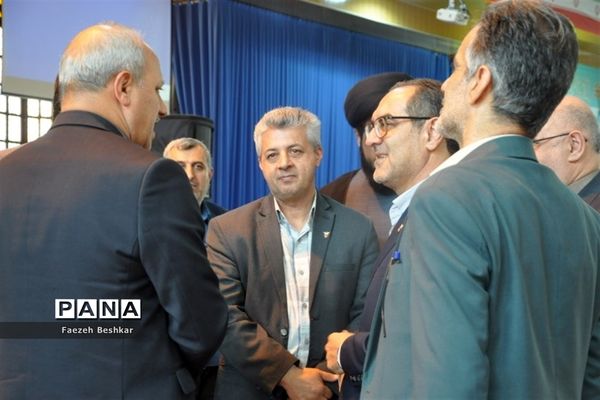 برپایی میز خدمت در مصلی امام خمینی (ره) شهرستان ساری