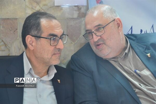 برپایی میز خدمت در مصلی امام خمینی (ره) شهرستان ساری