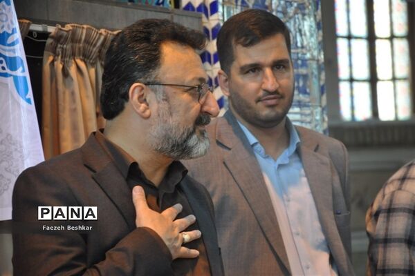 برپایی میز خدمت در مصلی امام خمینی (ره) شهرستان ساری