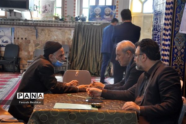 برپایی میز خدمت در مصلی امام خمینی (ره) شهرستان ساری