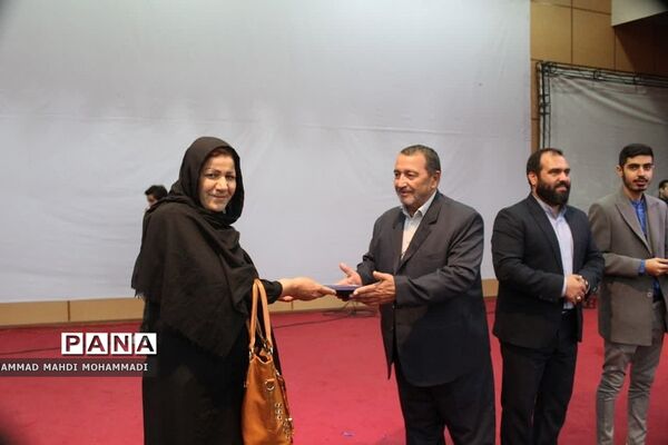 تجلیل از جوانان فعال شهرستان‌های ری و فشافویه در همایش بزرگ جوانان