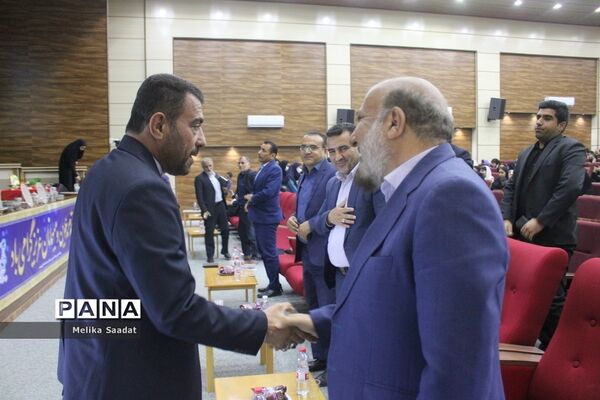 همایش تجلیل از طلایه‌داران دوره سوم تربیت در بوشهر