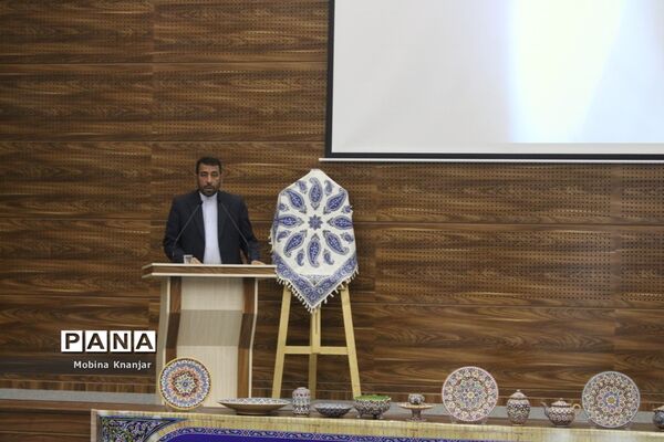همایش تجلیل از طلایه‌داران دوره سوم تربیت در بوشهر