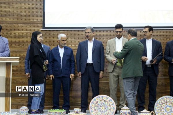 تجلیل از طلایه داران دوره سوم تربیت در بوشهر