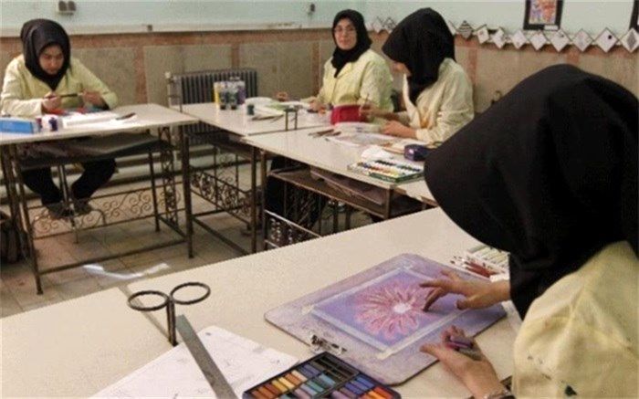 تاکید بر ارائه آموزش‌های کاربردی به دانش‌آموزان و خروج از مباحث تئوریک صرف