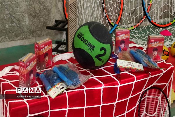 توزیع تجهیزات ورزشی در مدارس کارون