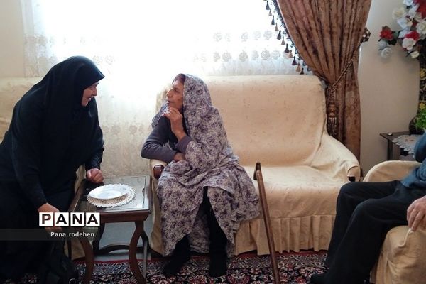 غبارروبی مزار شهدا و دیدار با خانواده شهدا رودهن در آستانه عید نوروز۱۴۰۲