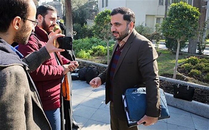 زارع‌پور: وزارت ارتباطات در مورد محدودیت یا رفع آن‌ها تصمیم‌گیر نبوده است