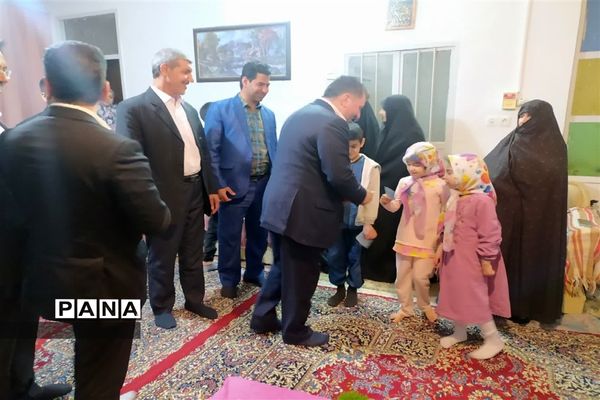 دیدار استاندار یزد با خانواده شهدای مهردشت ابرکوه