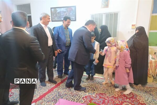 دیدار استاندار یزد با خانواده شهدای مهردشت ابرکوه
