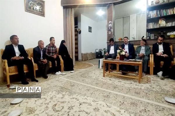 دیدار استاندار یزد با خانواده شهدای مهردشت ابرکوه