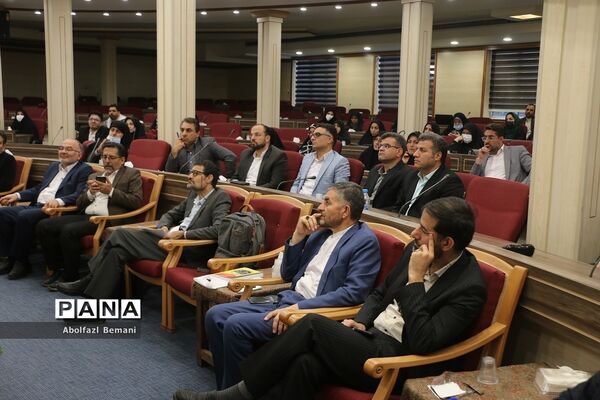 نشست صمیمی معلمان پژوهشگر قم با استاد دانشگاه ناگویای ژاپن